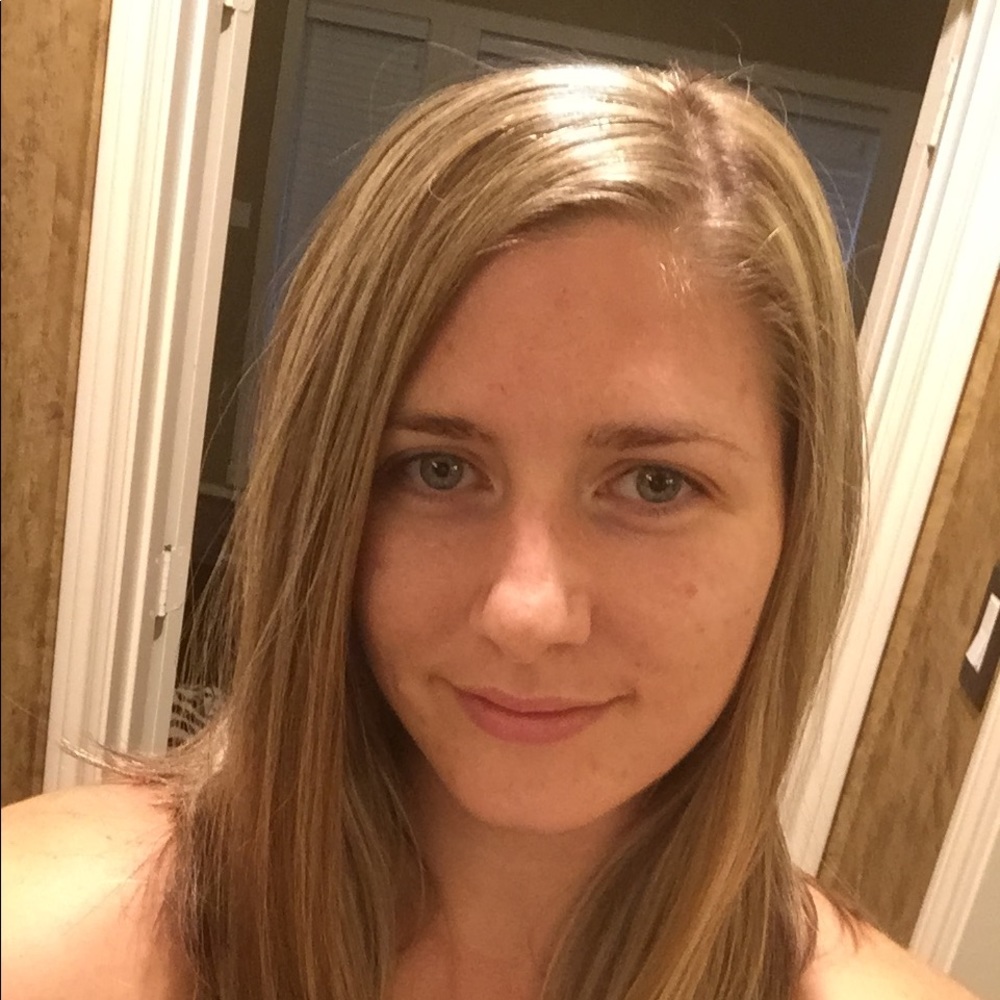 Meet your Posher, Sam a proud Poshmark Affilate